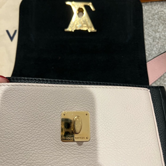 Louis Vuitton Lockme Tender bag - Picture 6 of 13